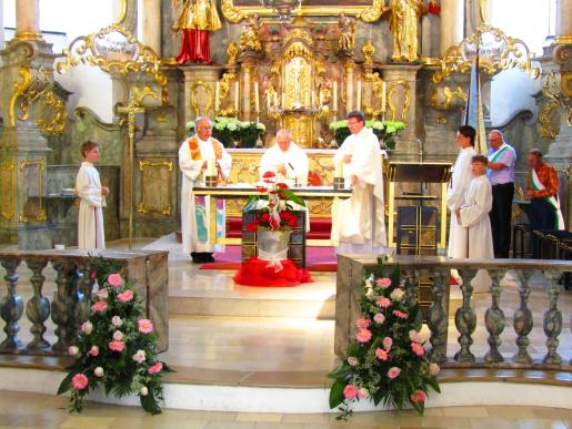 Heilige Messe in der Pfarrkirche Auerbach