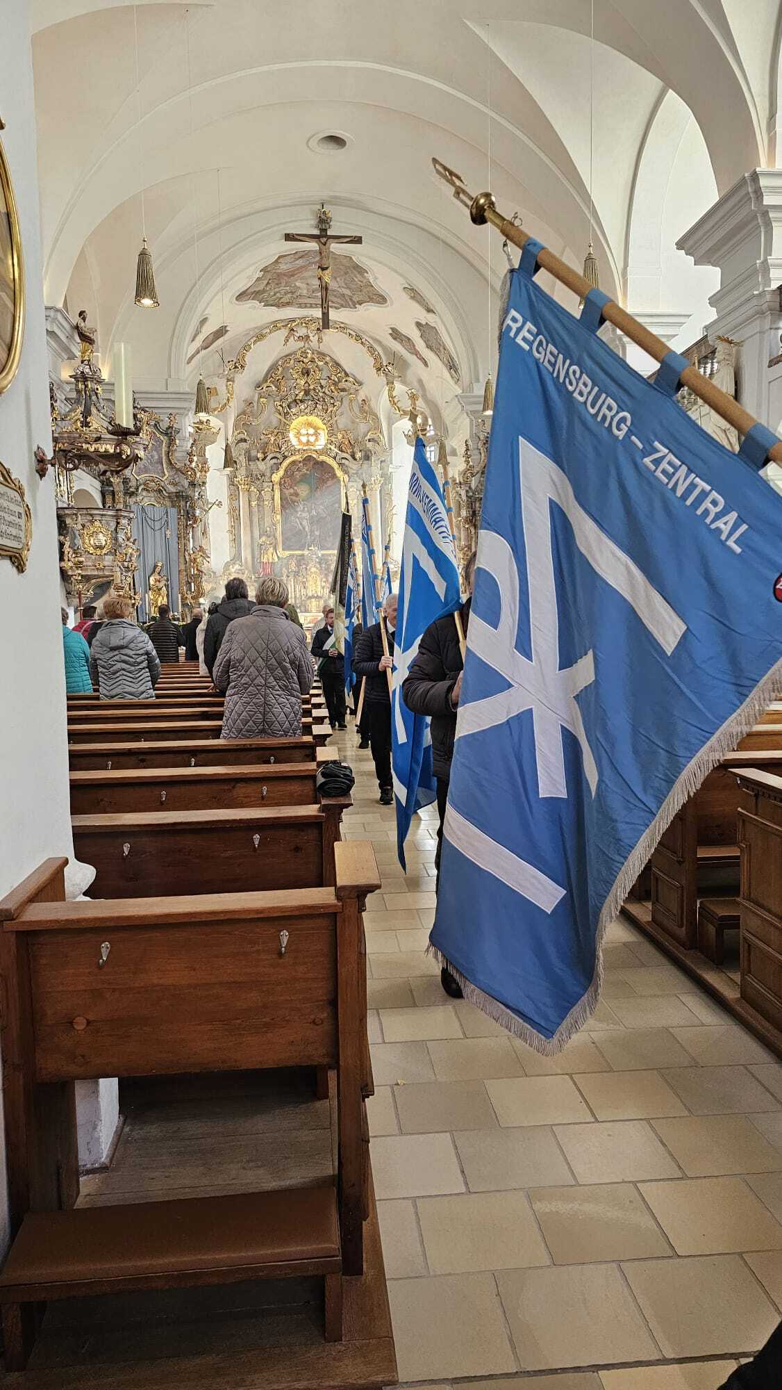 Feierlicher Auszug aus der Pfarrkirche